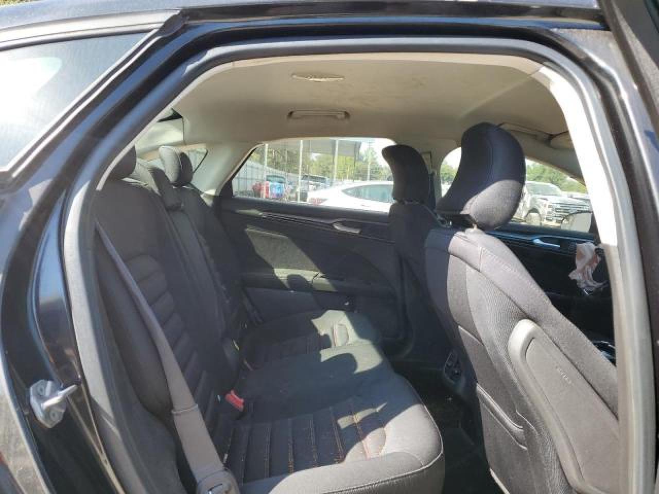 Ford Fusion Se Image 4