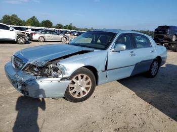  Salvage Lincoln Towncar