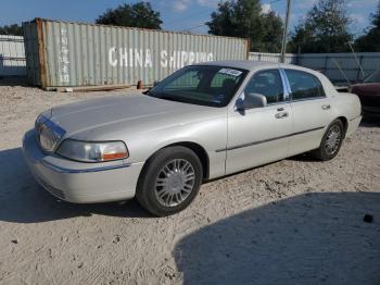  Salvage Lincoln Towncar