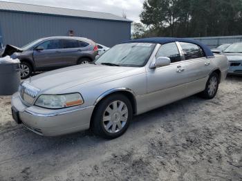  Salvage Lincoln Towncar