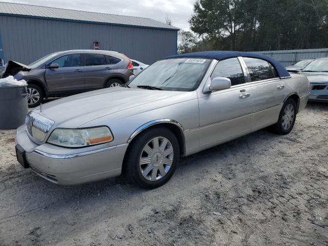  Salvage Lincoln Towncar