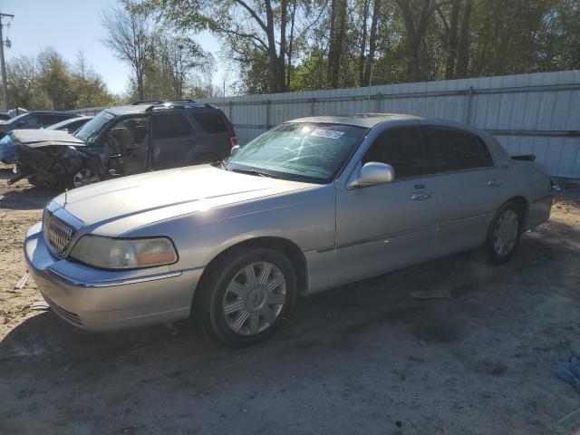  Salvage Lincoln Towncar