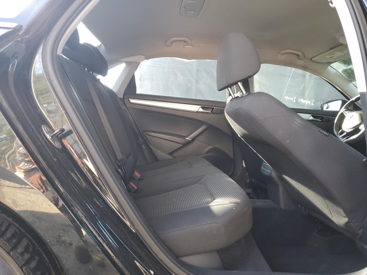 Volkswagen Passat S Image 2