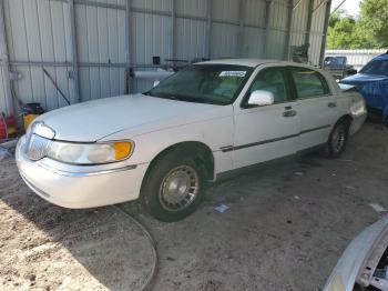  Salvage Lincoln Towncar