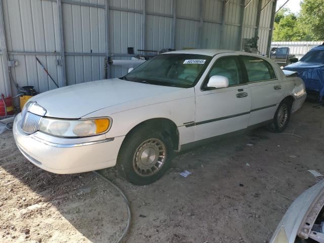  Salvage Lincoln Towncar