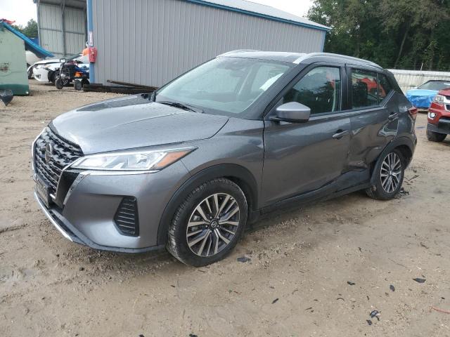 Salvage Nissan Kicks
