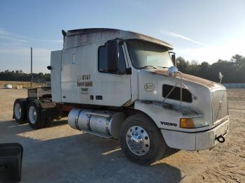  Salvage Volvo Vn