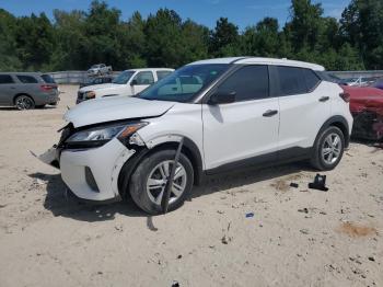  Salvage Nissan Kicks