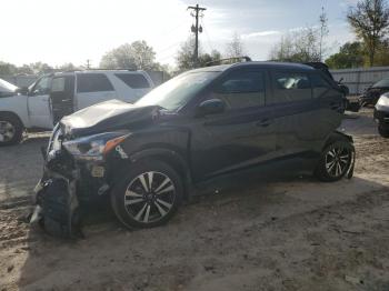  Salvage Nissan Kicks