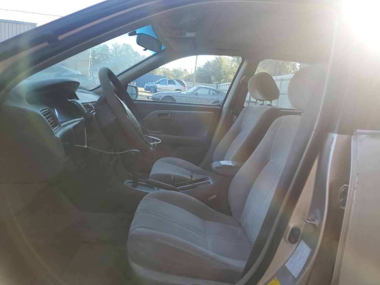 Toyota Camry Le Image 3