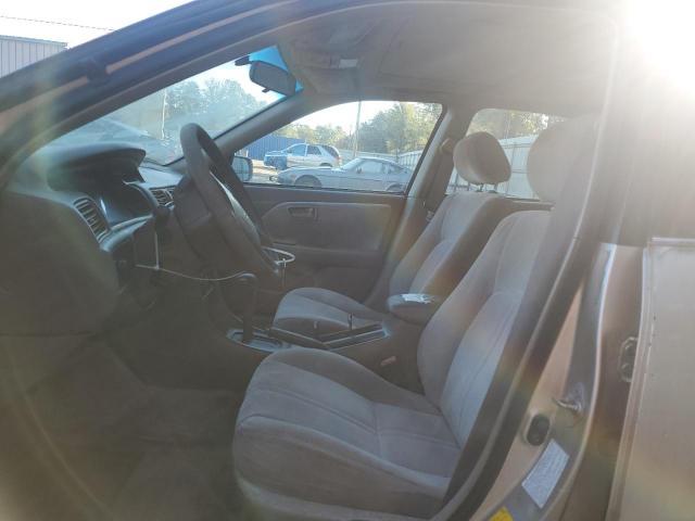 Toyota Camry Le Image 3