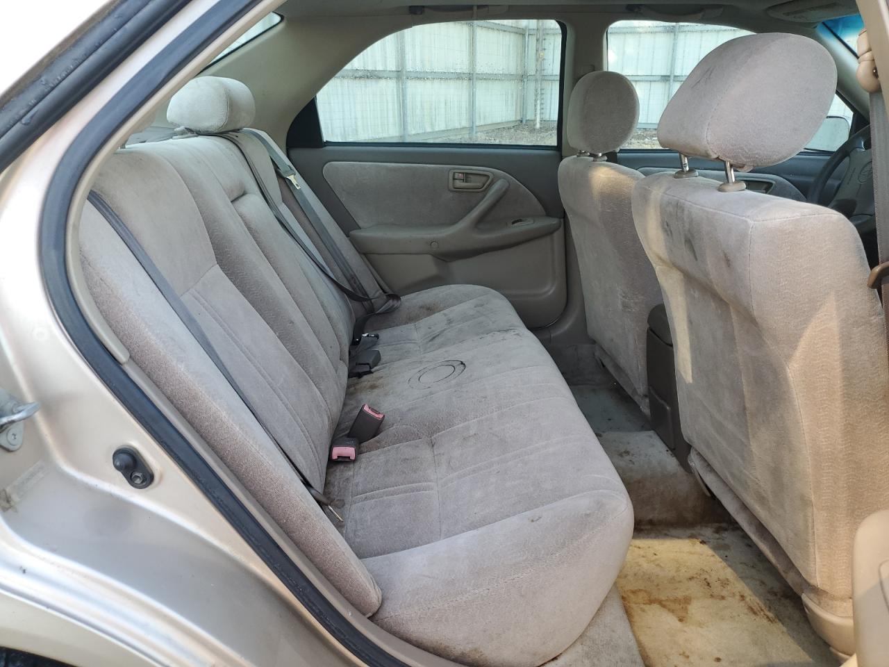 Toyota Camry Le Image 5