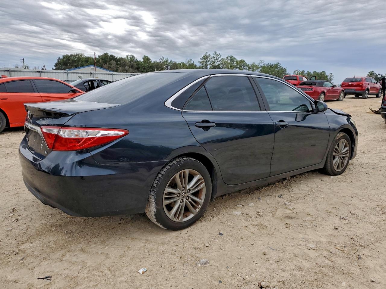 Toyota Camry Le Image 12