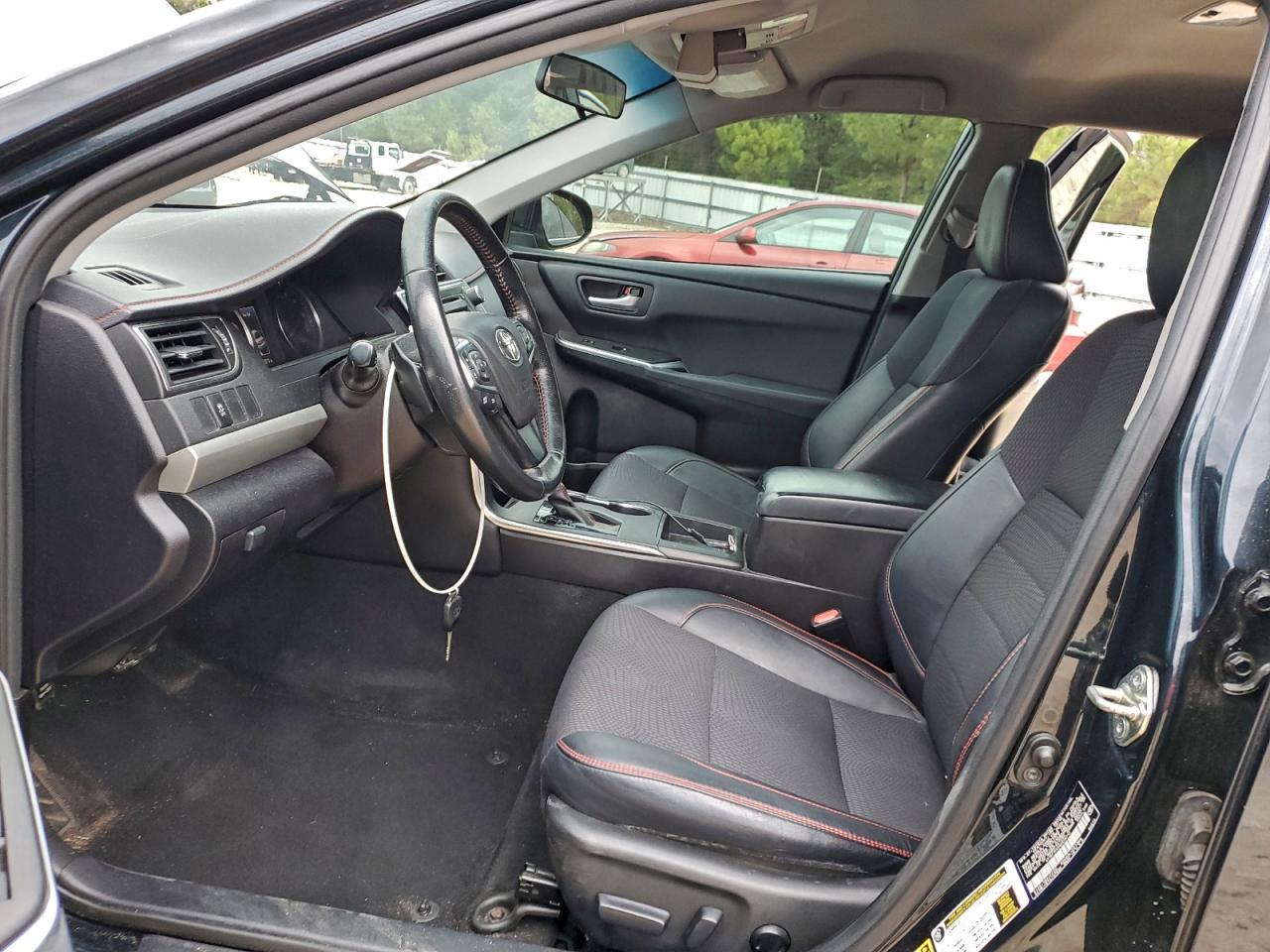 Toyota Camry Le Image 5