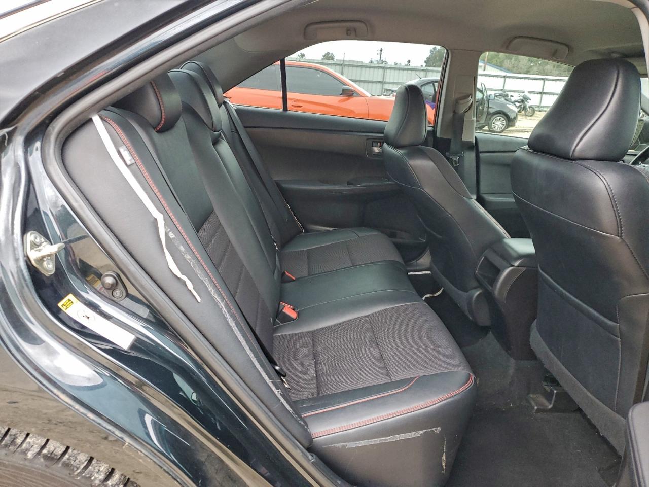 Toyota Camry Le Image 6