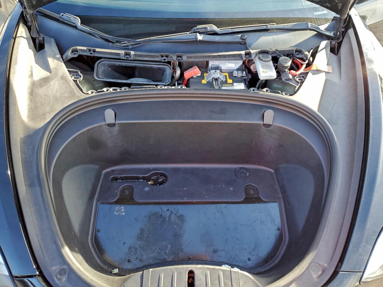 Tesla Model 3 Image 9