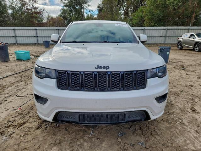 Jeep Grand Cherokee Laredo Image 11