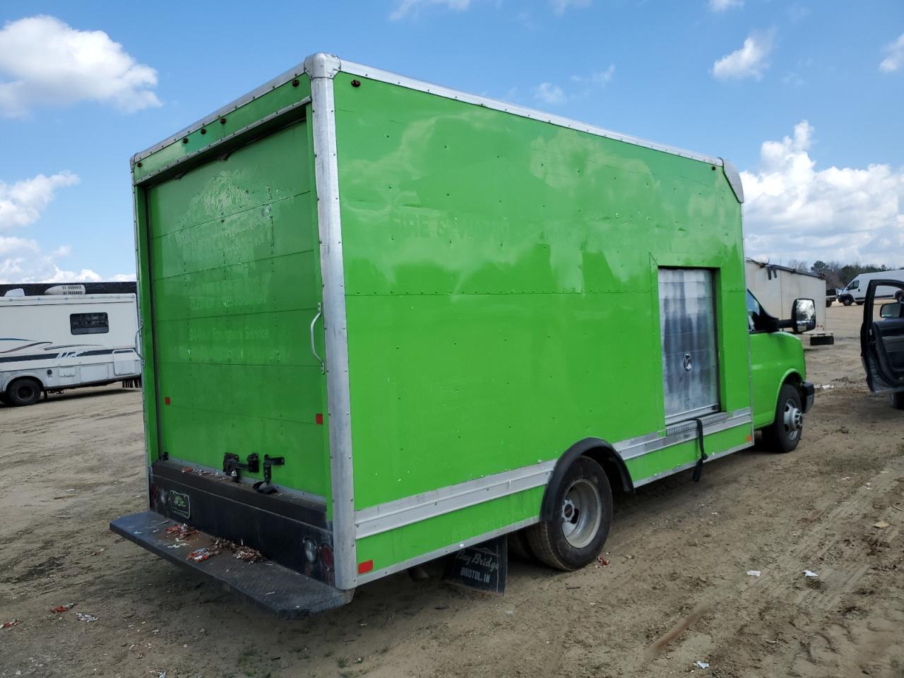 GMC Savana Cutaway G3500 Image 12