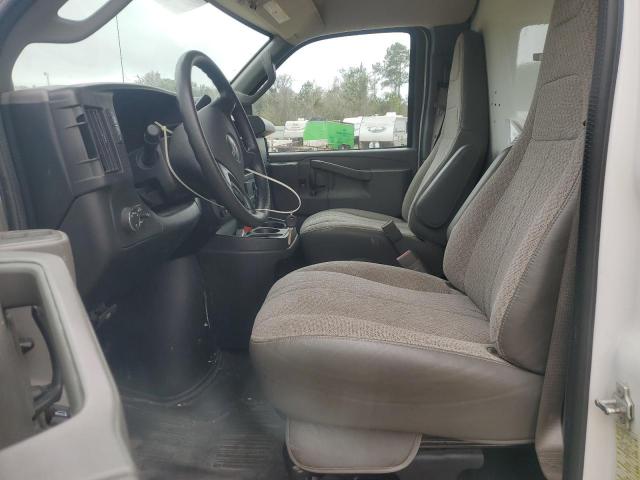 GMC Savana Cutaway G3500 Image 10