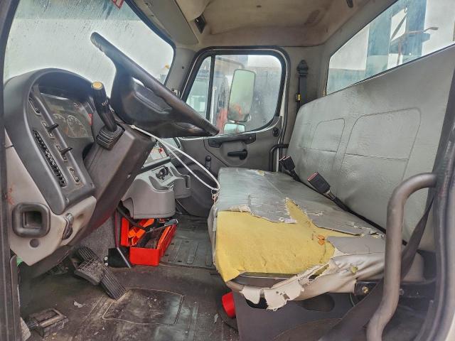 Freightliner M2 106 Medium Duty Image 7