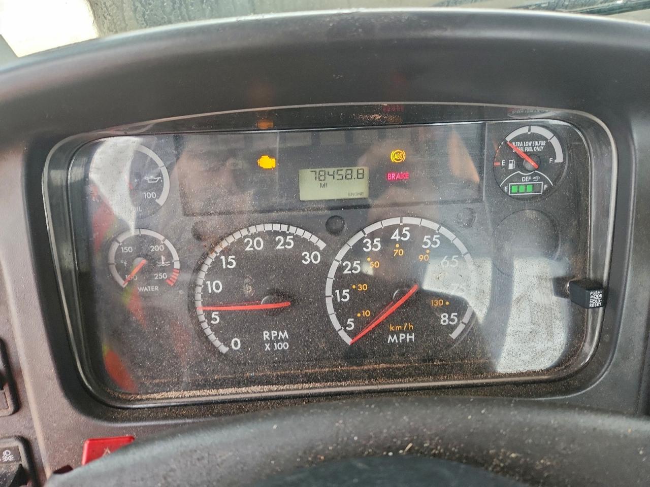 Freightliner M2 106 Medium Duty Image 6