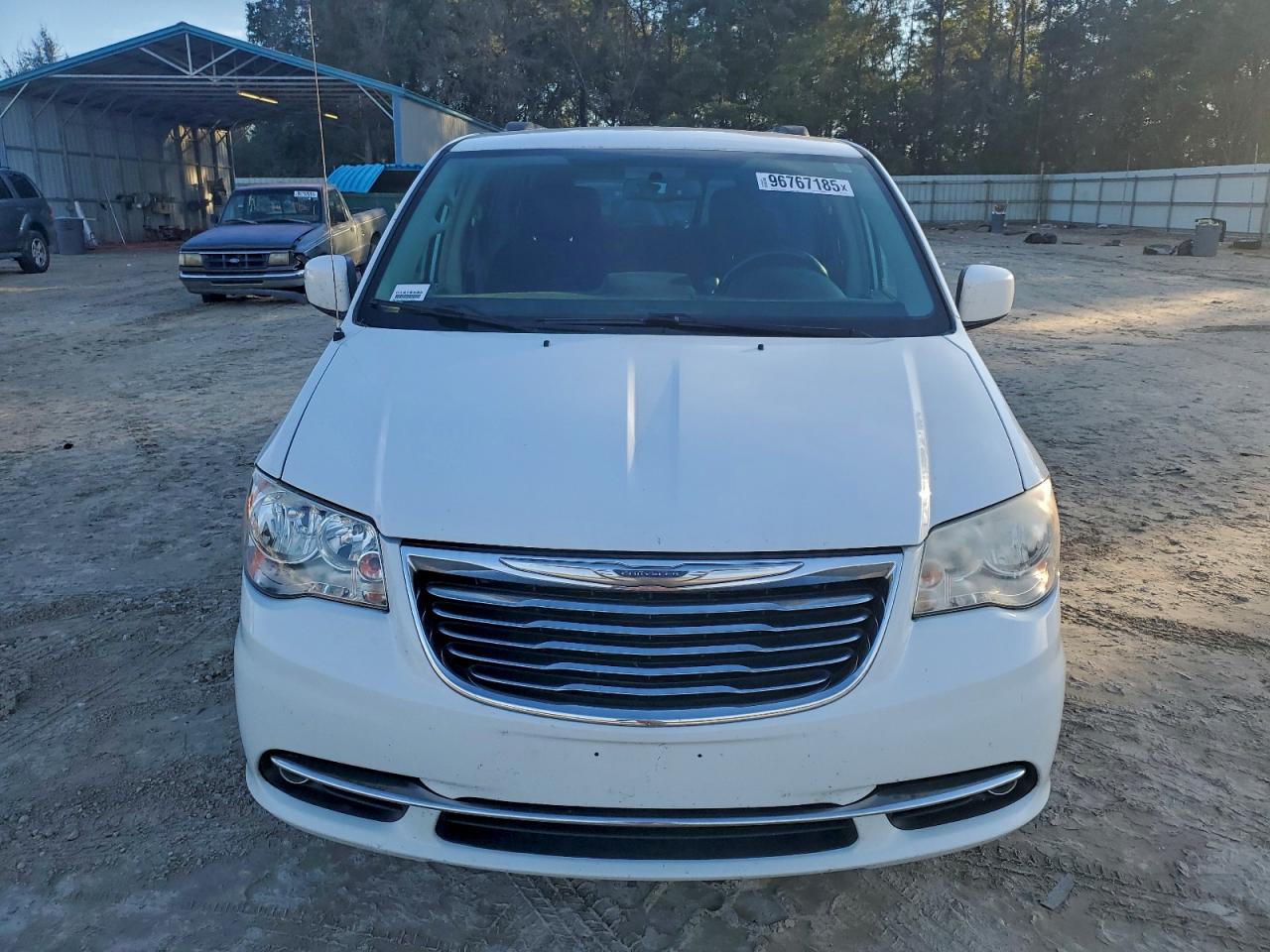 Chrysler Minivan Touring Image 4