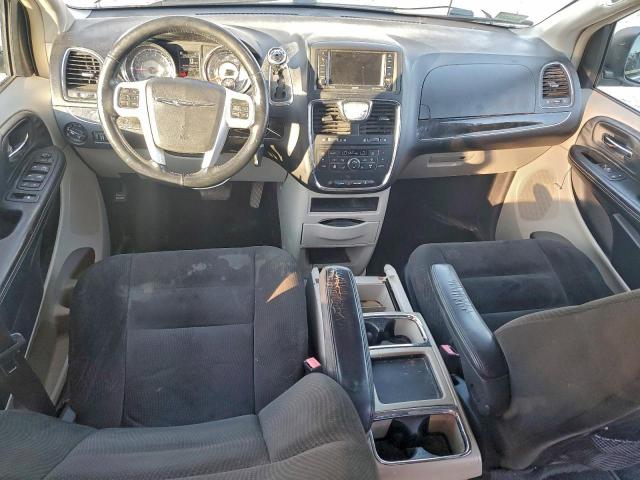 Chrysler Minivan Touring Image 7