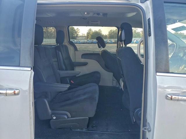 Chrysler Minivan Touring Image 13