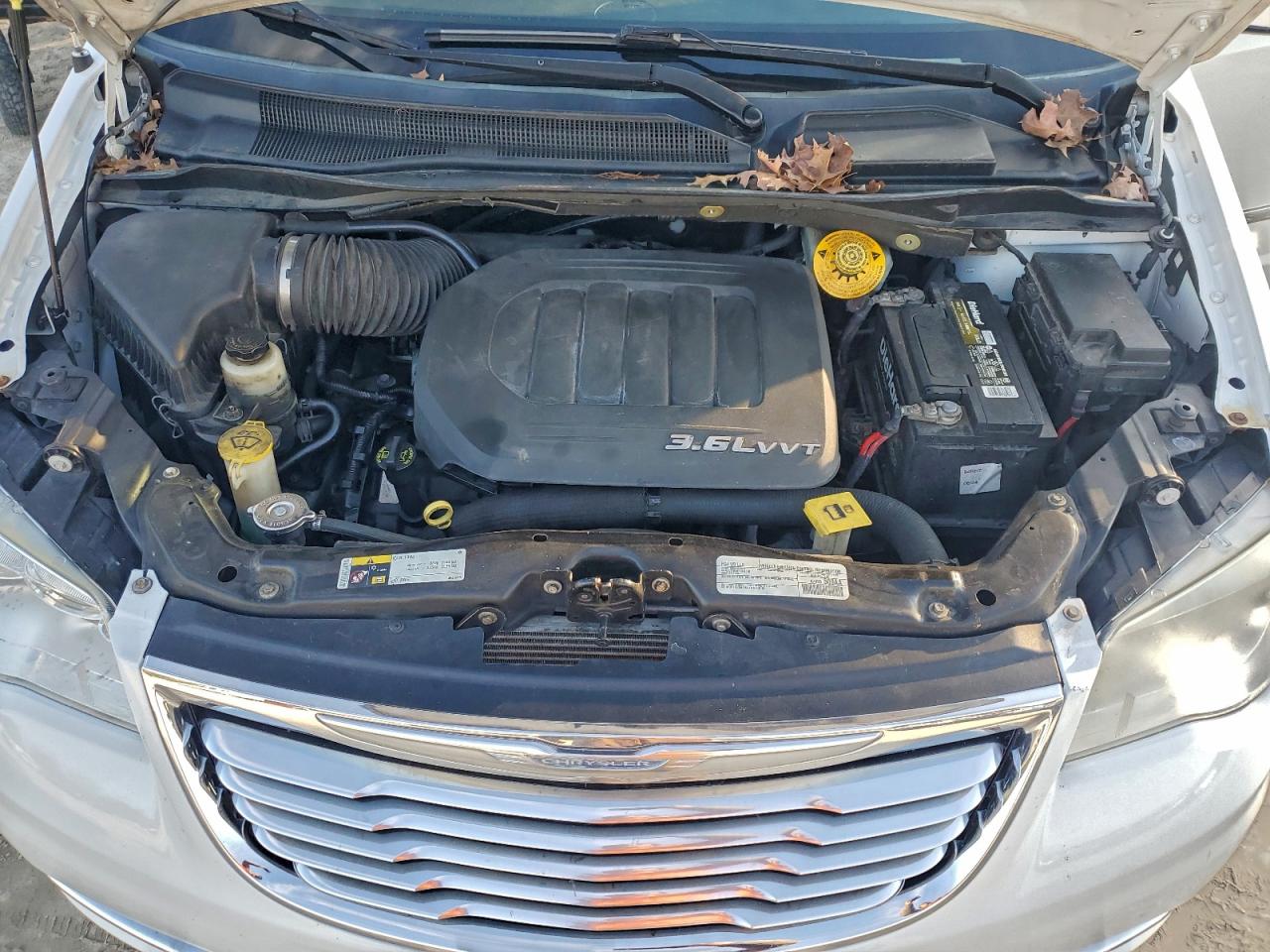 Chrysler Minivan Touring Image 11