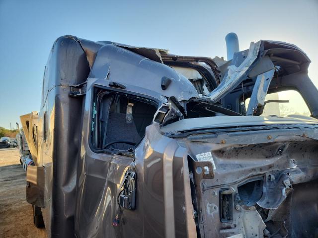 Peterbilt 579 Image 4