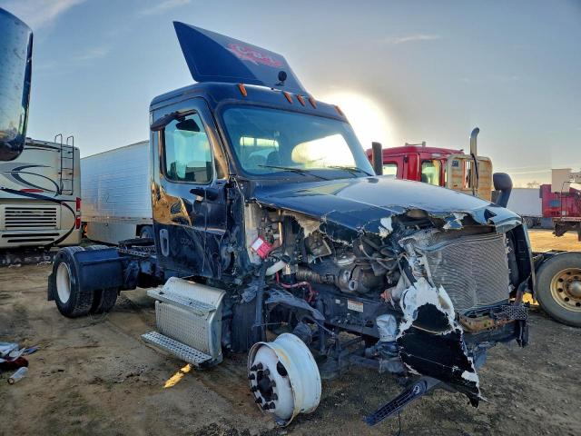  Salvage Freightliner Cascadia 1