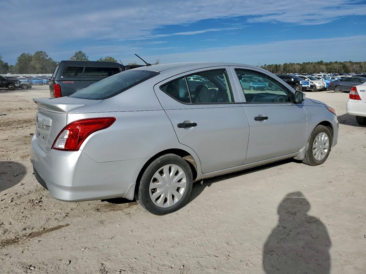 Nissan Versa S Image 6