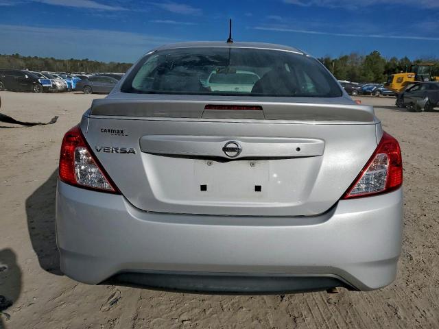 Nissan Versa S Image 2