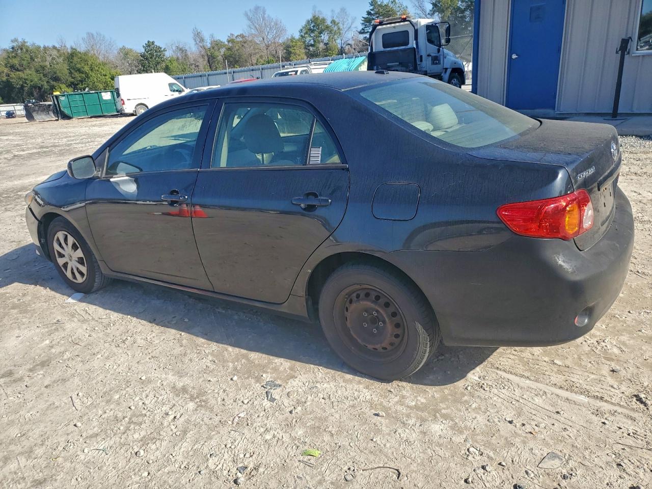 Toyota Corolla Base Image 2