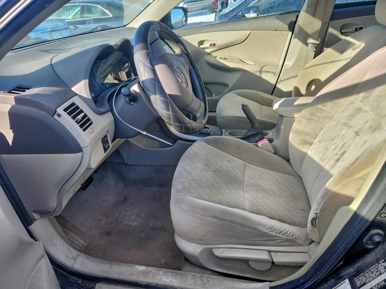 Toyota Corolla Base Image 12