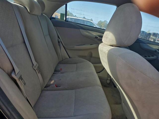 Toyota Corolla Base Image 8