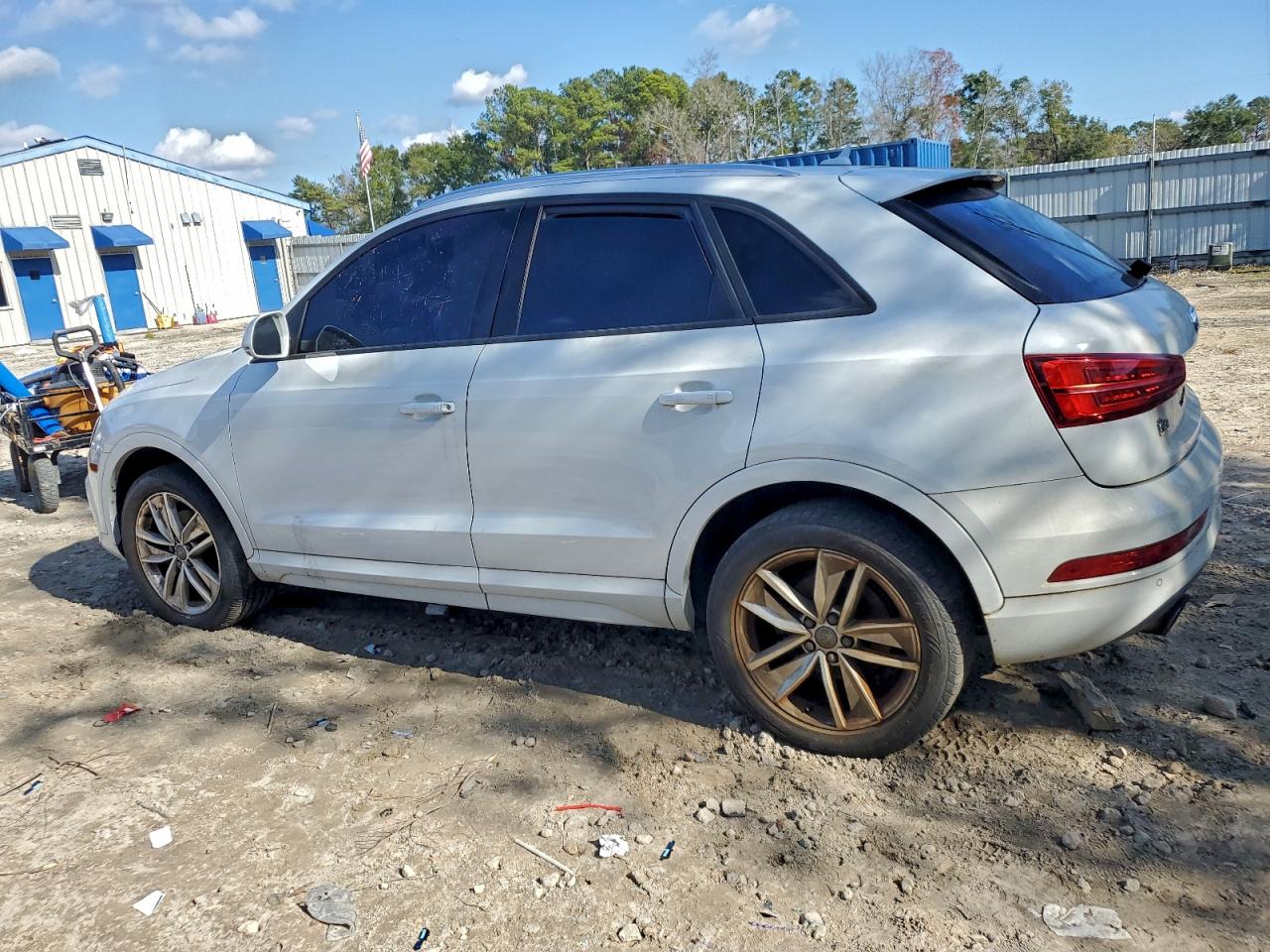 Audi Q3 Premium Image 13