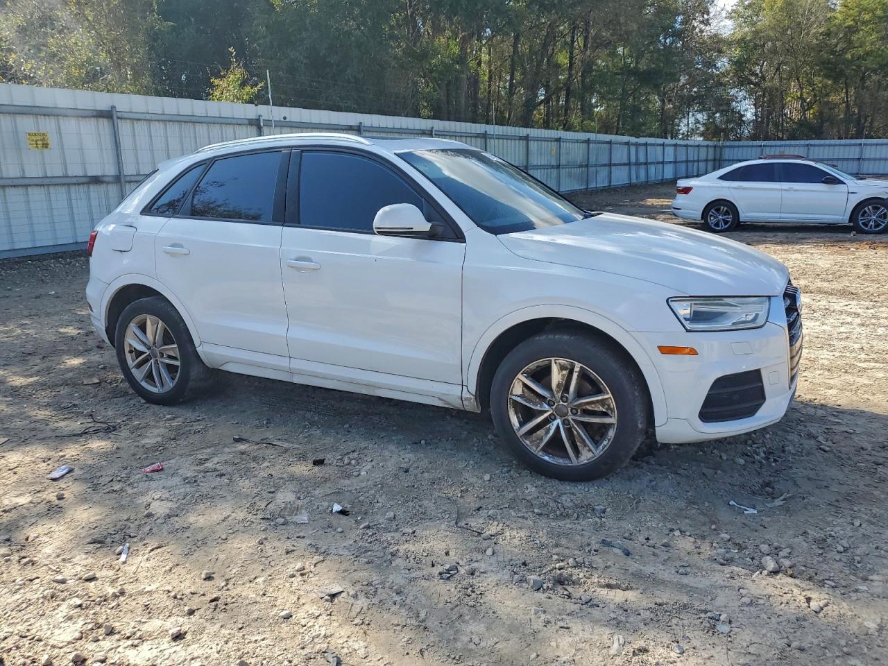 Audi Q3 Premium Image 6