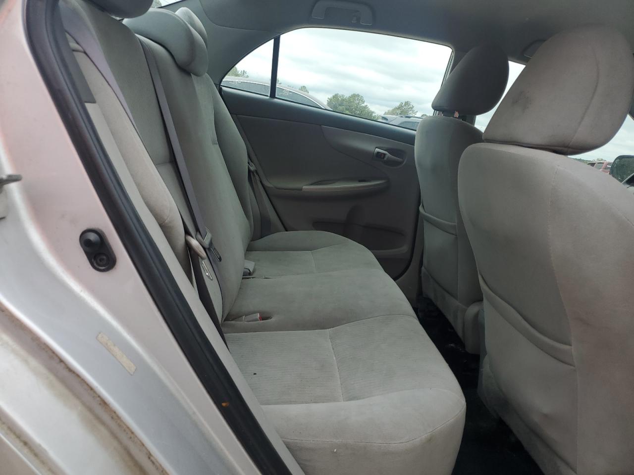 Toyota Corolla Base Image 5