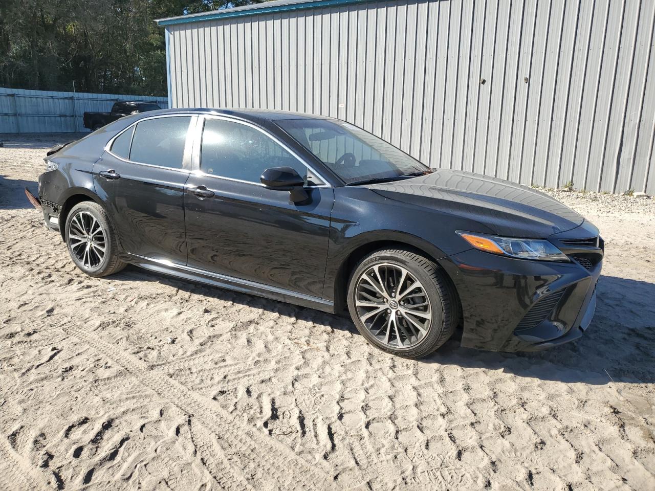 Toyota Camry L Image 3