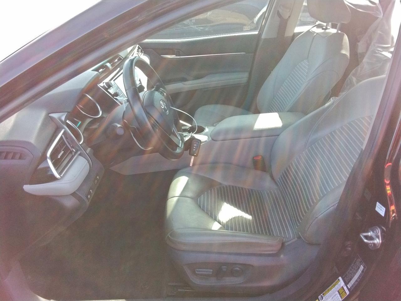 Toyota Camry L Image 13