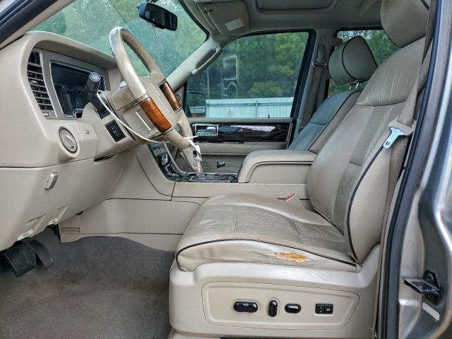 Lincoln Navigator Image 12