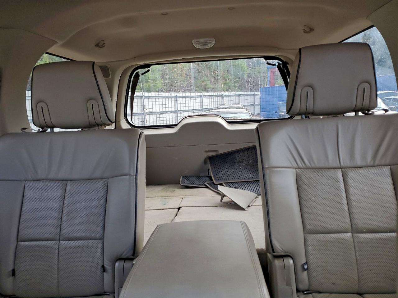 Lincoln Navigator Image 2