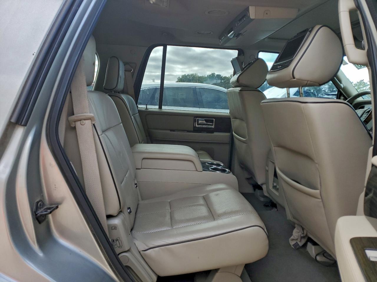 Lincoln Navigator Image 11