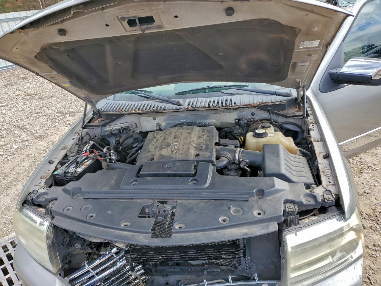 Lincoln Navigator Image 6