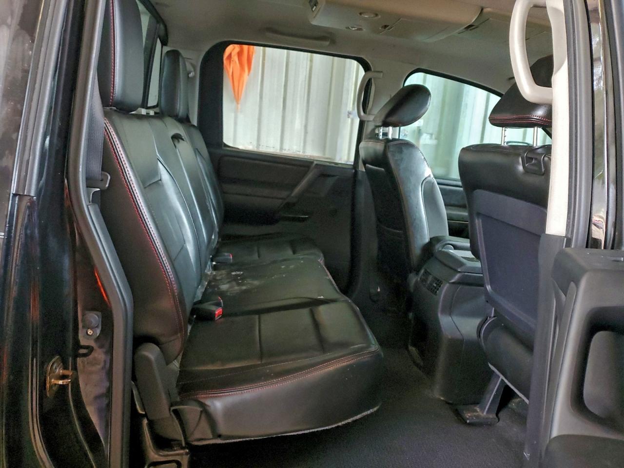 Nissan Titan S Image 8