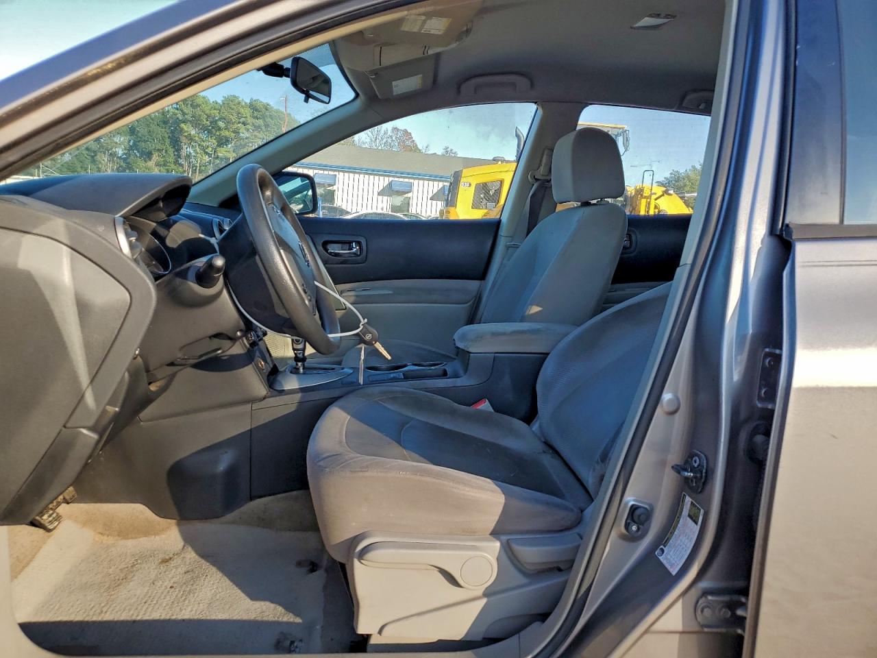 Nissan Rogue S Image 4