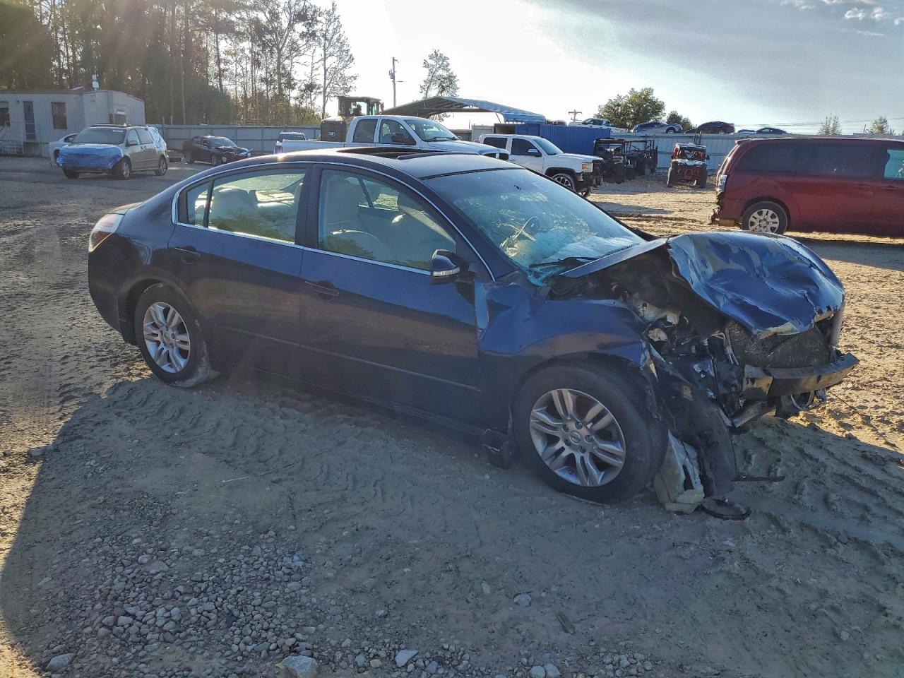 Nissan Altima Base Image 5