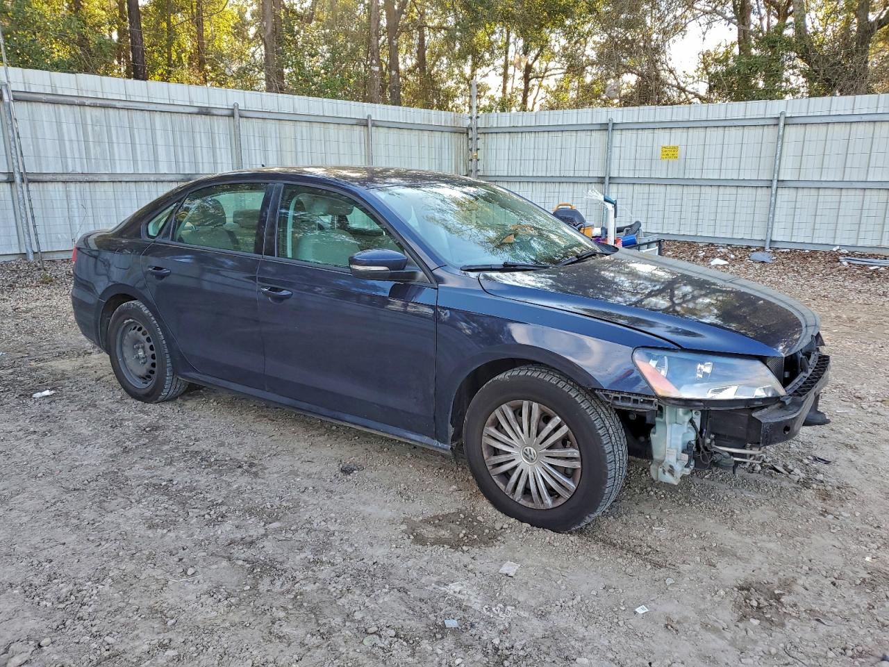 Volkswagen Passat S Image 11