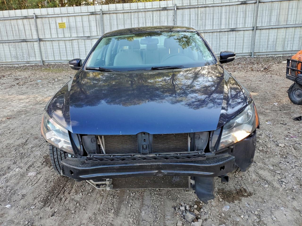 Volkswagen Passat S Image 9